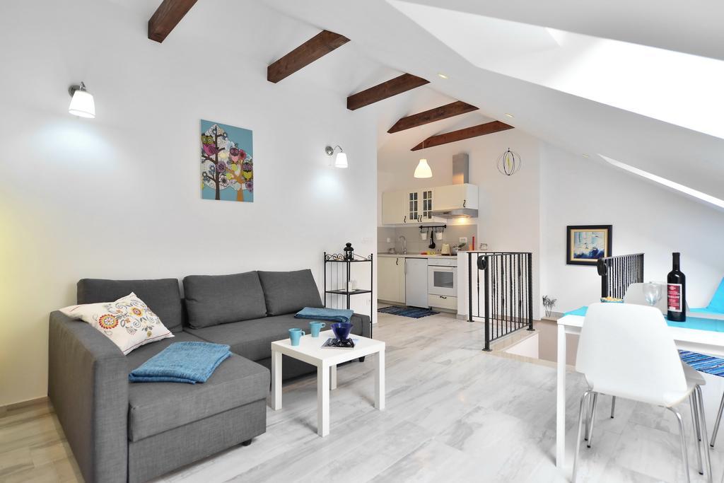 Apartamento House Riva Supetar Habitación foto