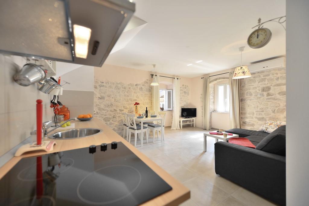Apartamento House Riva Supetar Habitación foto