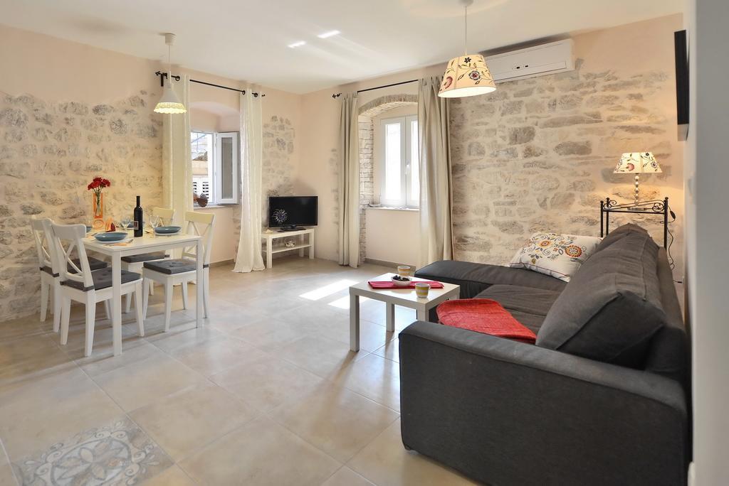 Apartamento House Riva Supetar Habitación foto