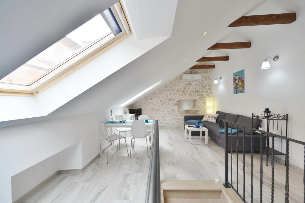 Apartamento House Riva Supetar Habitación foto