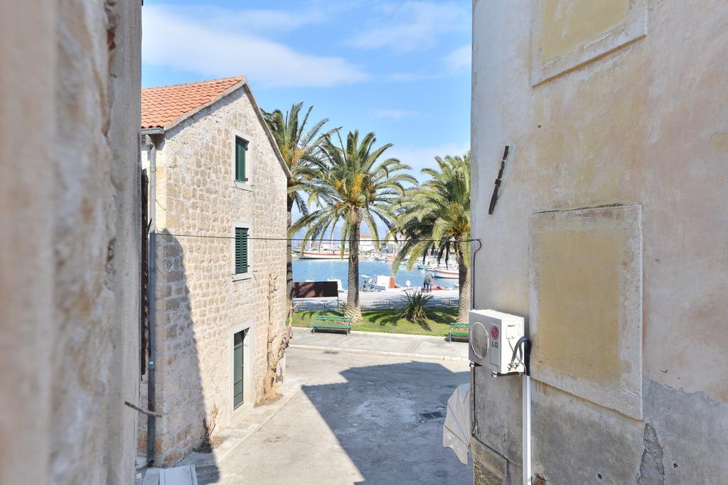 Apartamento House Riva Supetar Habitación foto